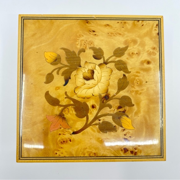 Beautiful Italian Burl Wood Floral Inlay House Of Goebel Strangers In The Night - Picture 8 of 16